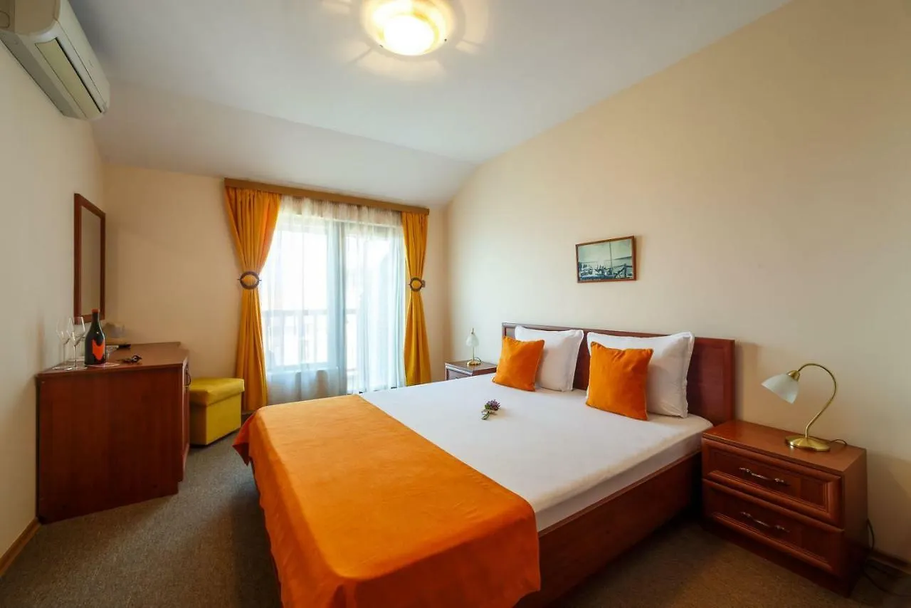 Hotel Albatros Old Town Sozopol 3*,
